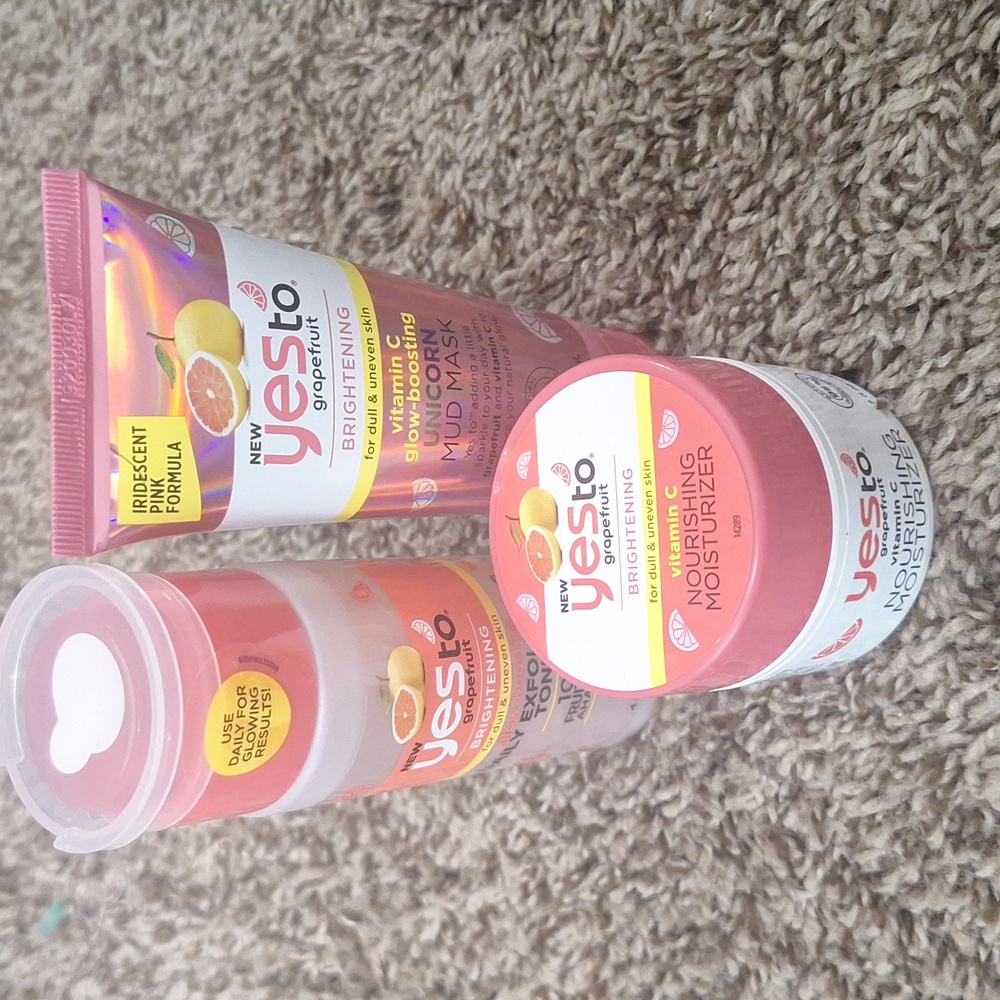 Brand New Yes to Grapefruit Daily Exfoliating Tonic, Mud Mask & Moisturizer